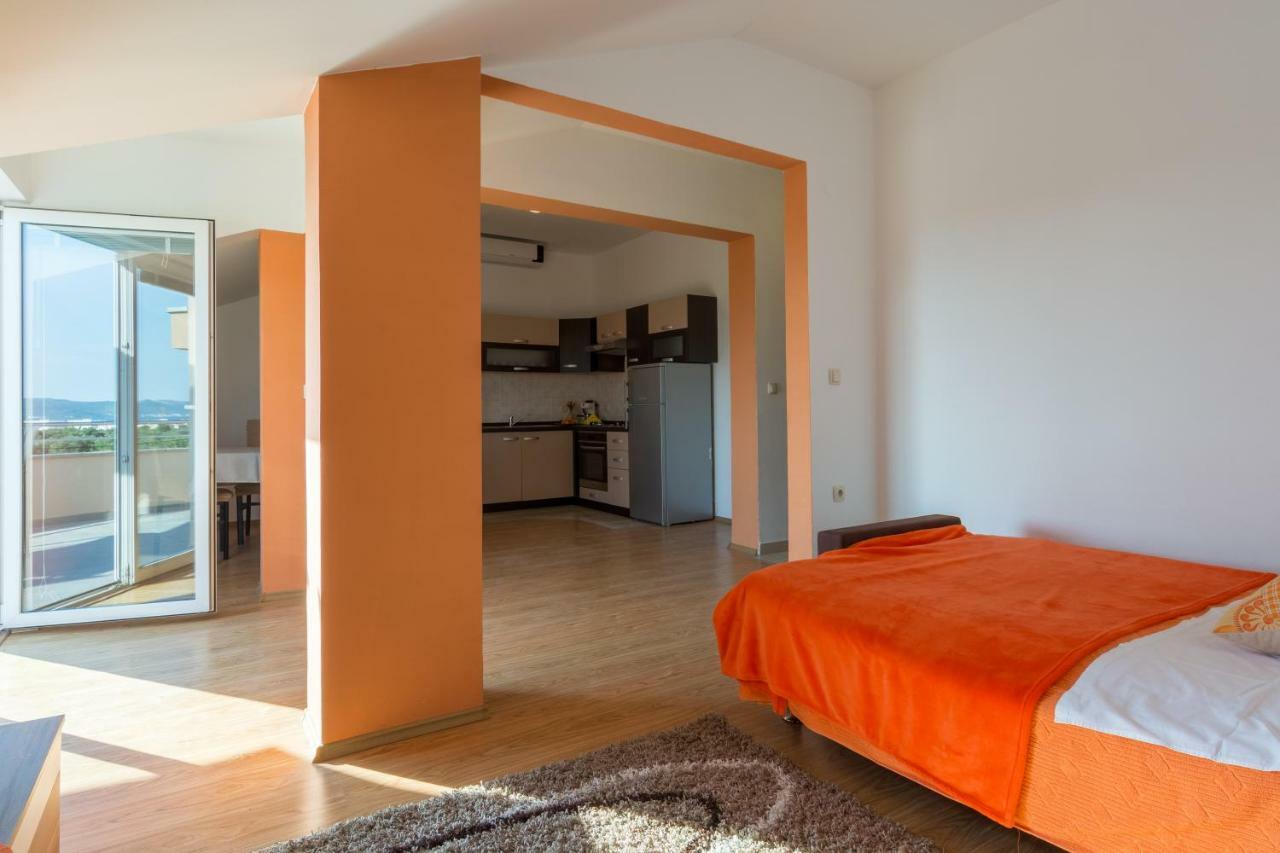 Apartments Lotus Sukošan Exterior foto